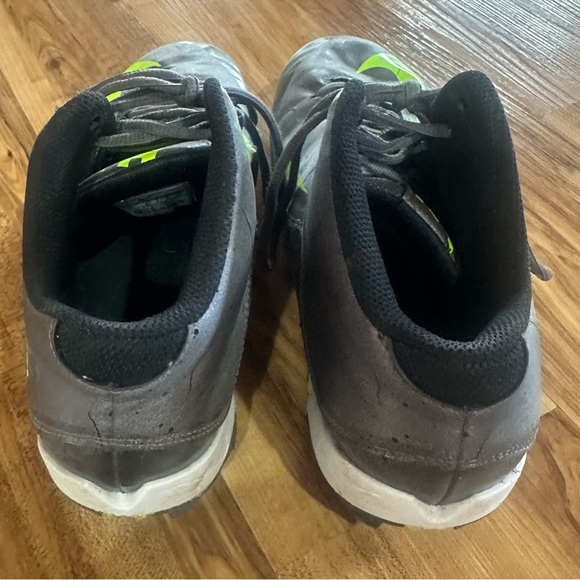 Nike cleats. Size 9. Great condition! Smoke free home. - Picture 4 of 6